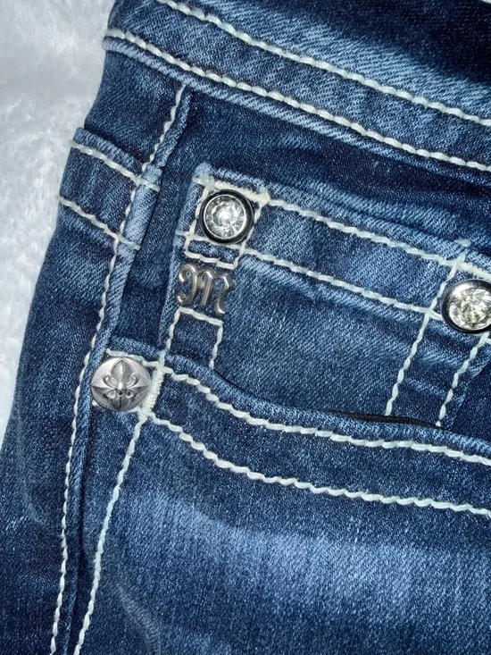 NWT Miss Me women’s Jeans Dk Blue 30x34 Mid Rise Bootcut Fleur-De-Lis Slim Fit - Picture 8 of 11